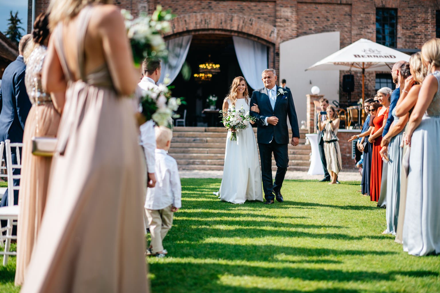 dvur-hoffmeister-svatba-fotograf-wedding-prague-photographer-summer-vibe-patrickhacha-srpen-2020-boho-26.jpg