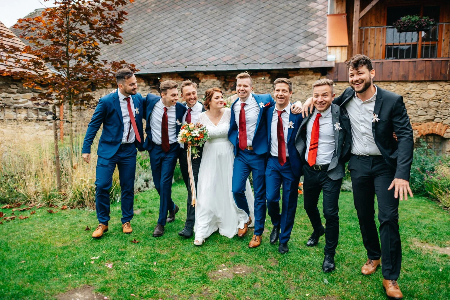 svatba-v-desti-farma-kalhov-fotograf-2022-wedding-prsi-venkovni-patrickhacha43.jpg