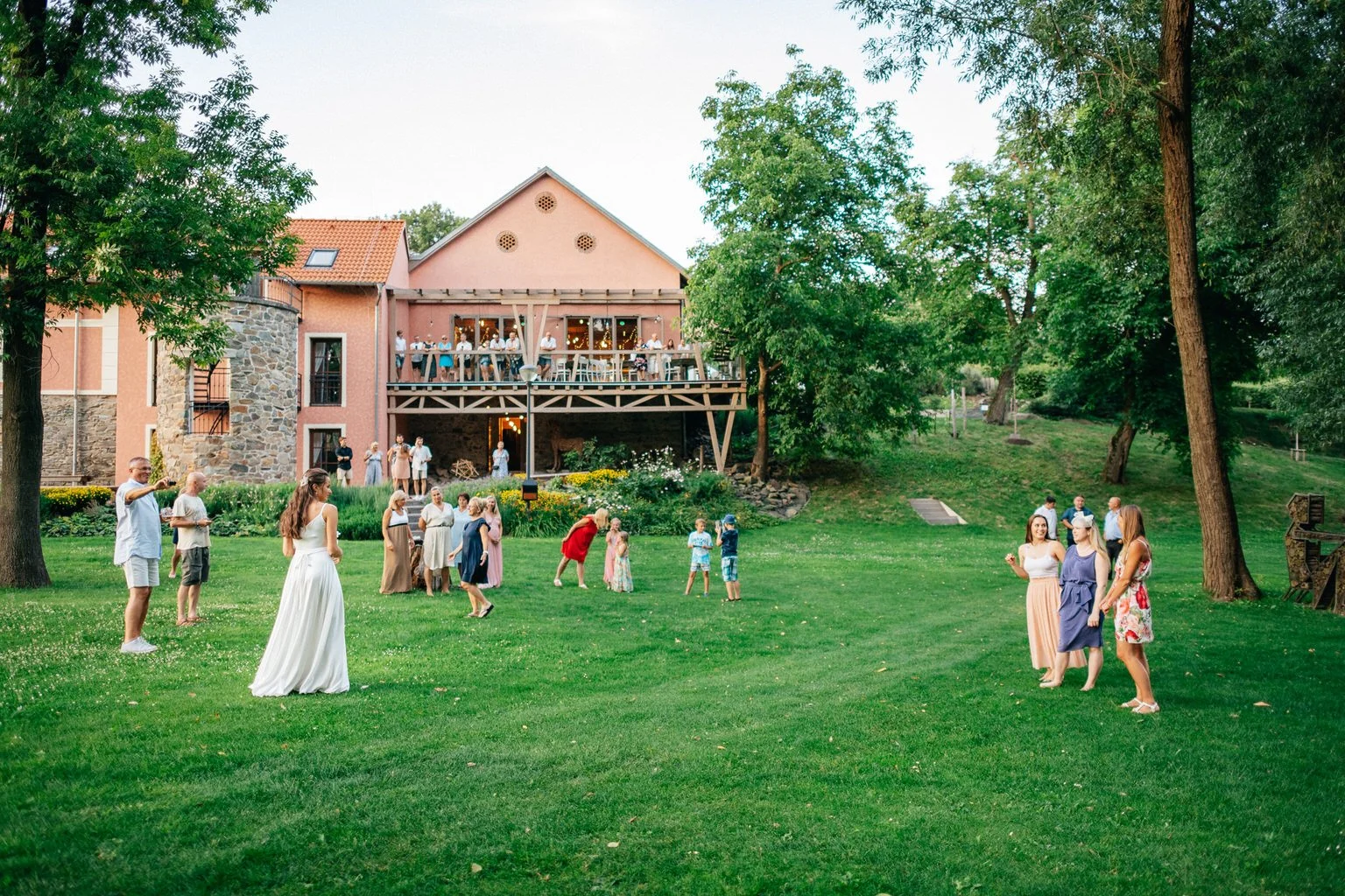 statek-vsetice-svatba-letni-boho-wedding-love-prague-fotograf-patrickhacha-2022121.jpg