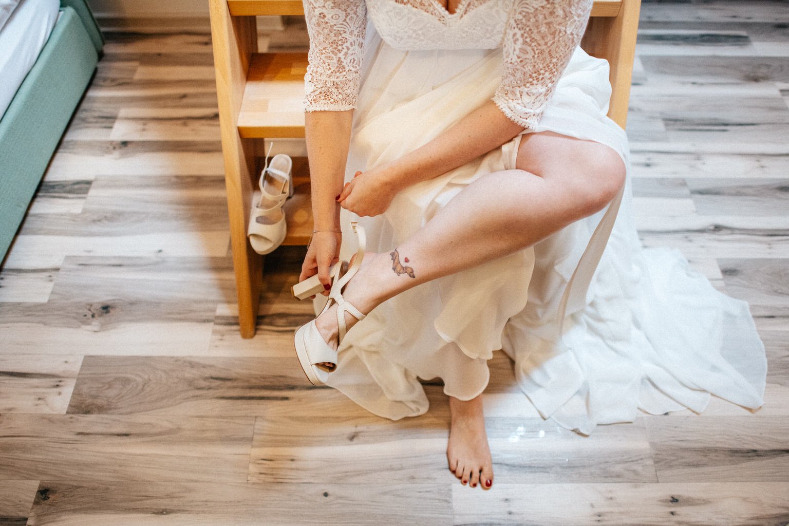 svatba-v-desti-farma-kalhov-fotograf-2022-wedding-prsi-venkovni-patrickhacha17.jpg