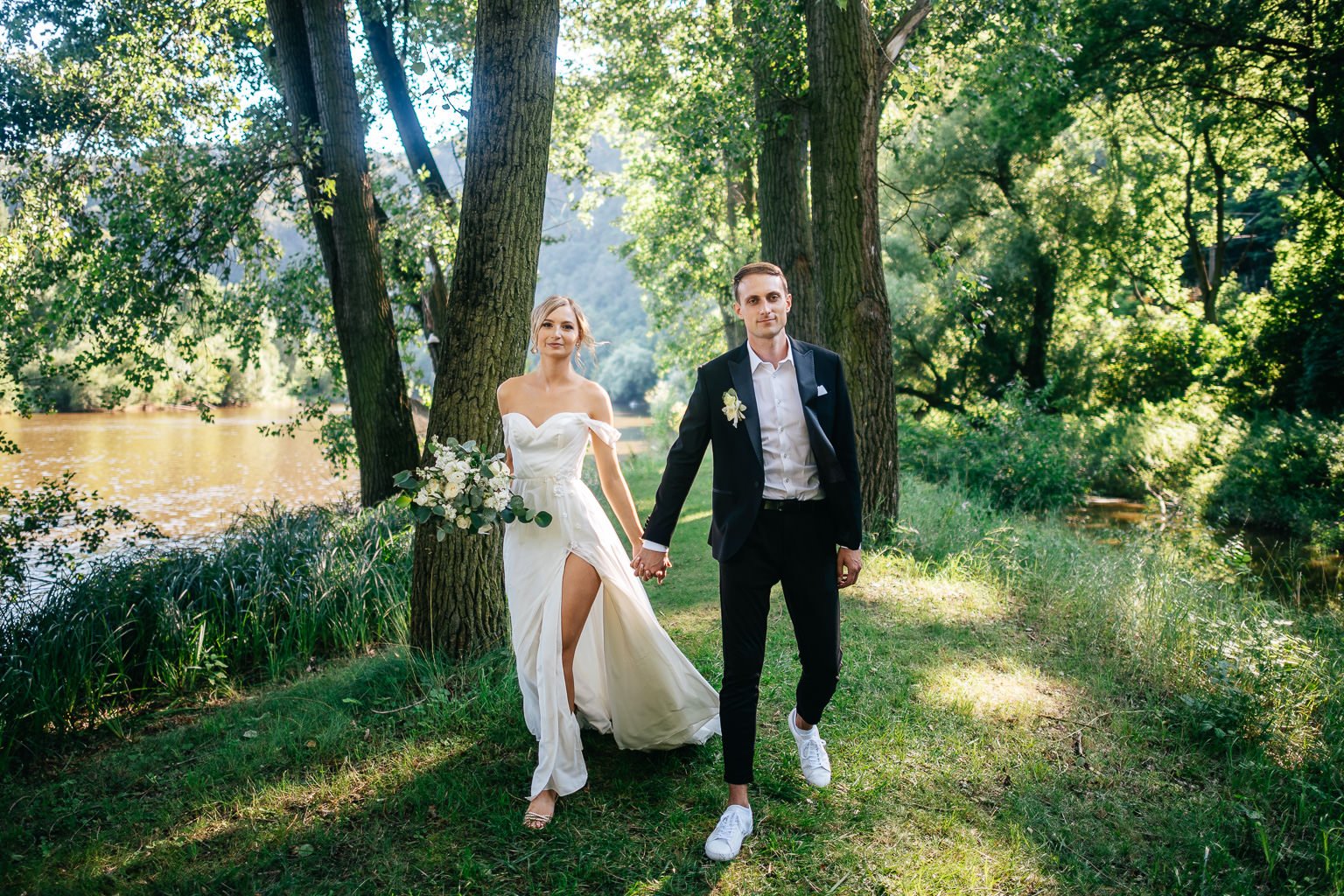 karlstejn-svatba-romanticky-hotel-fotograf-wedding-patrikhacha-087.jpg