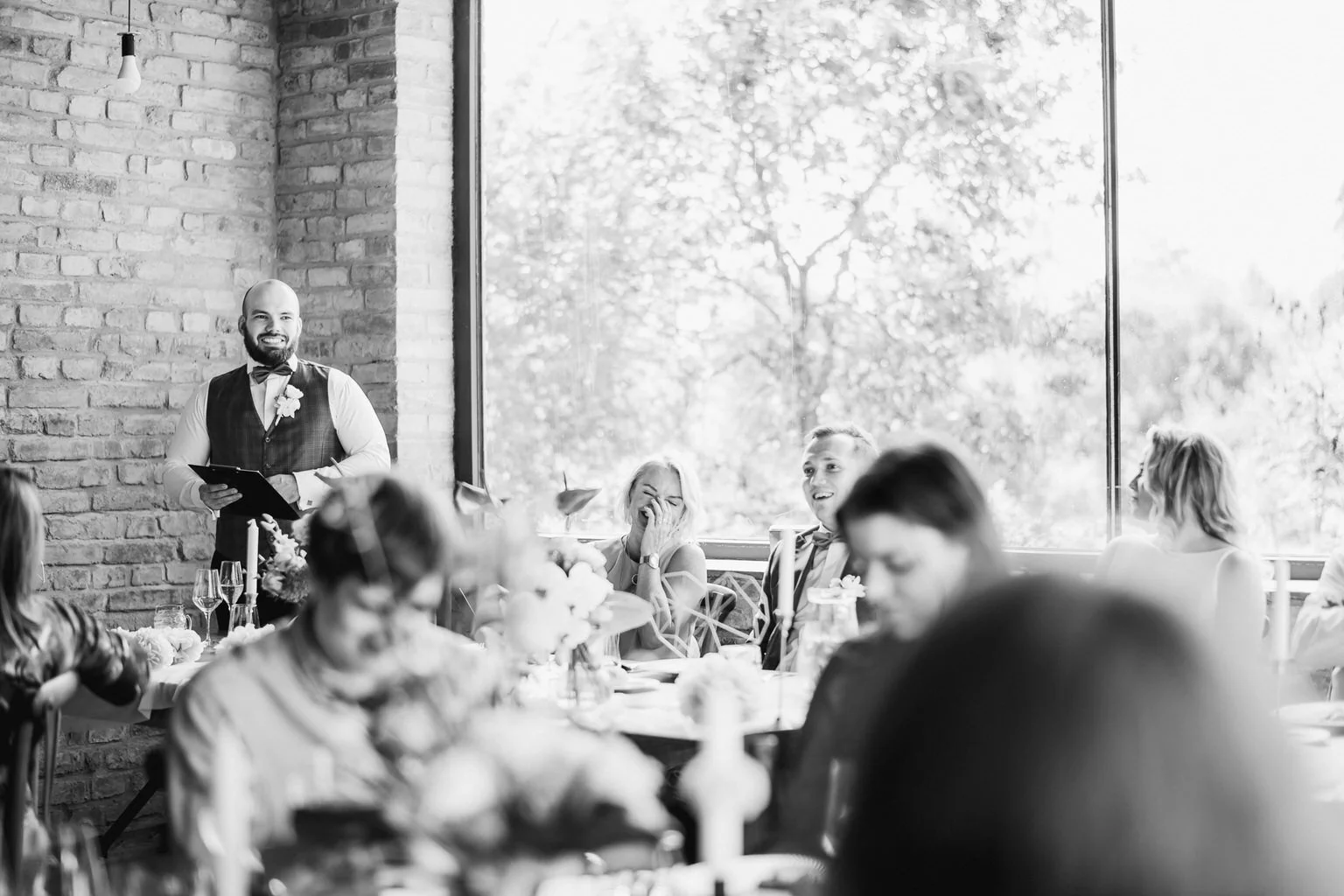 svatba-mlyn-na-dobry-vode-praha-wedding-prague-photographer-fotograf-2022-venkonvi48.jpg