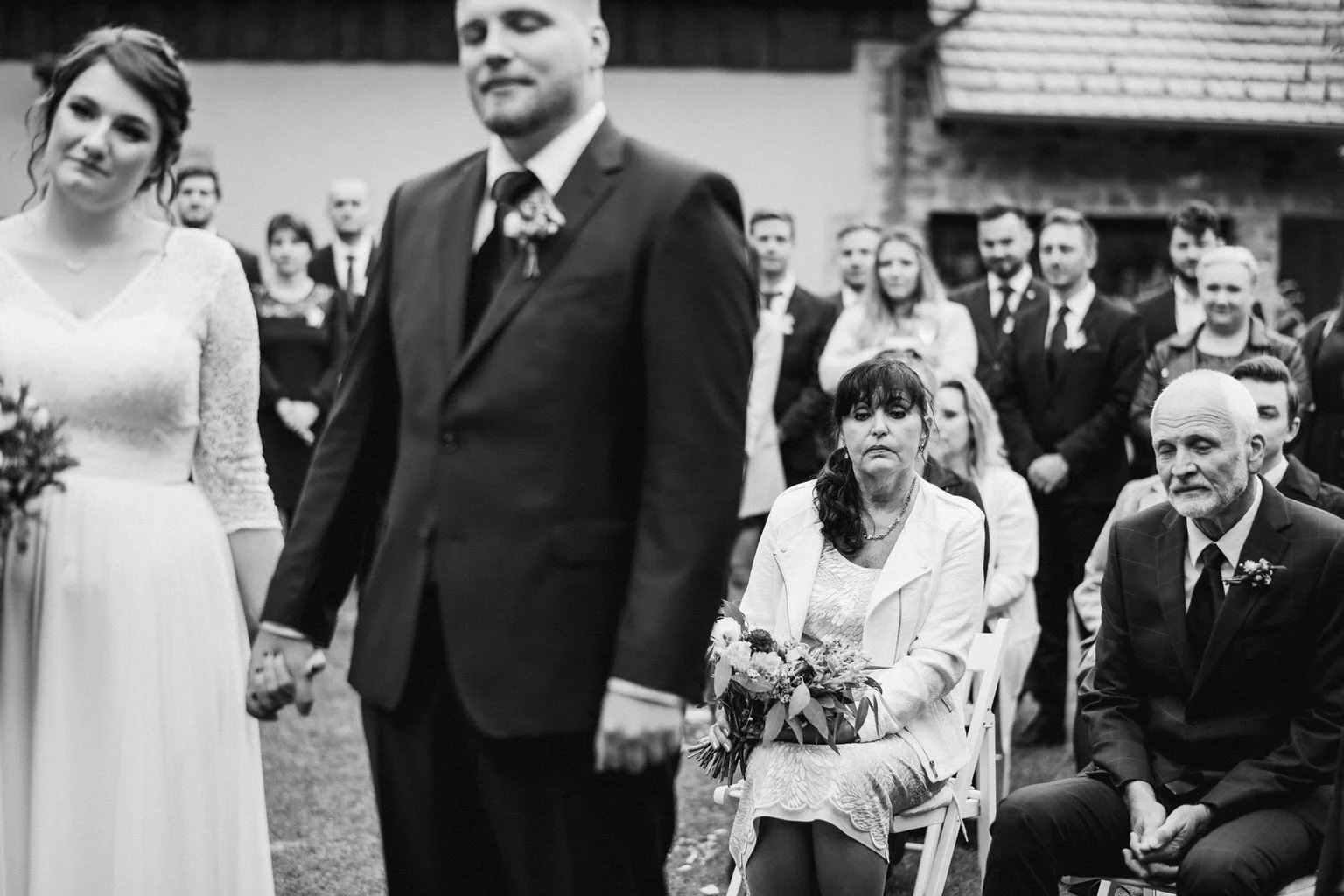 svatba-v-desti-farma-kalhov-fotograf-2022-wedding-prsi-venkovni-patrickhacha25.jpg