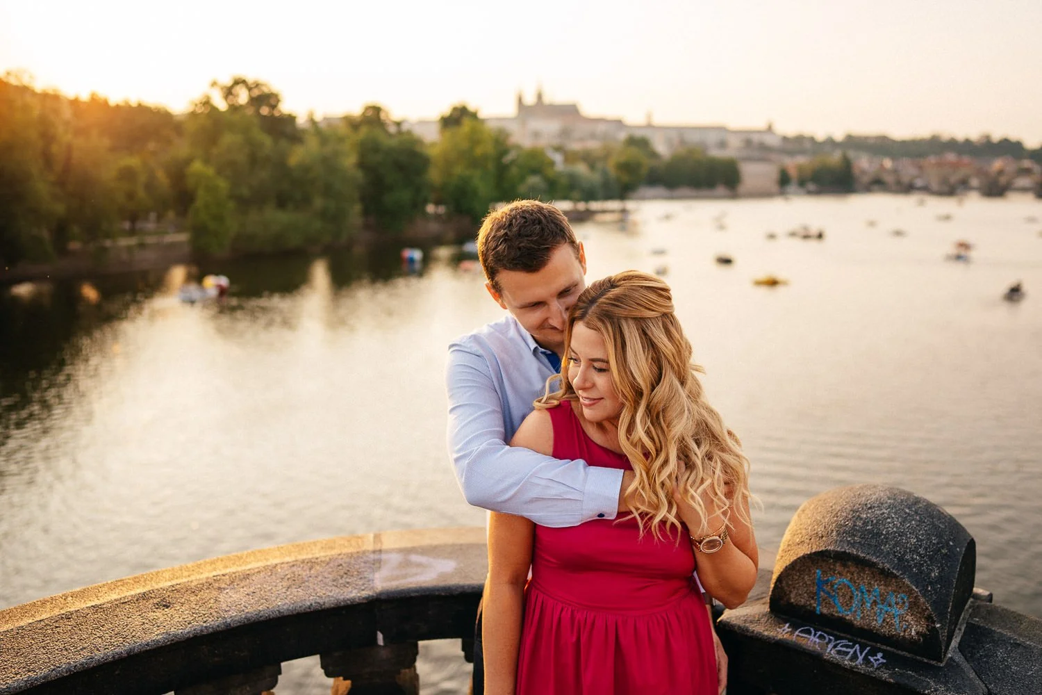 predsvatebni-foceni-039-praha-vltava-par-patrik-Hacha-fotograf.jpg
