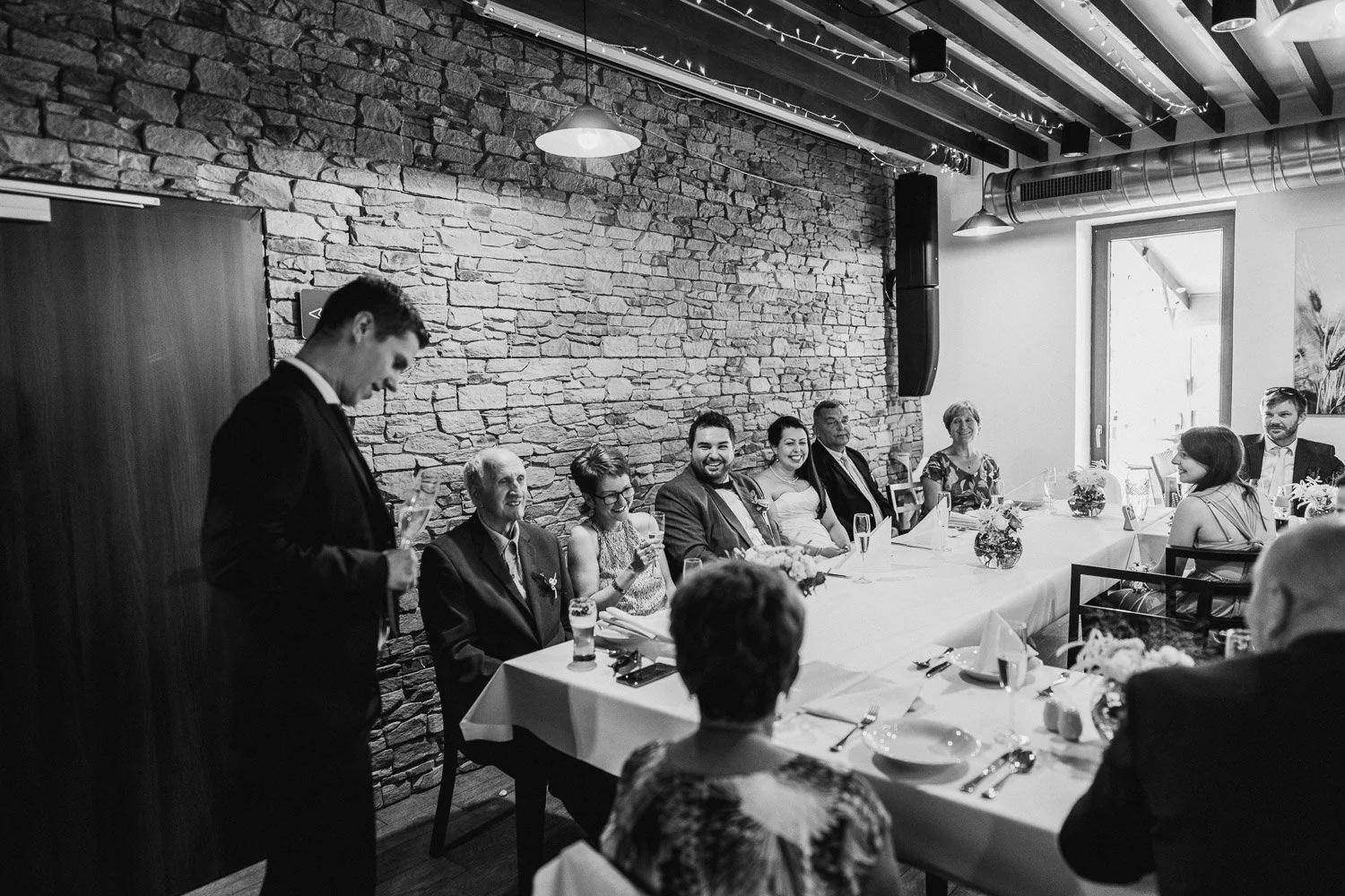 svatba-v-pivovaru-novy-rybnik-068-emoce-rodina-proslovy-patrik-Hacha-fotograf.jpg