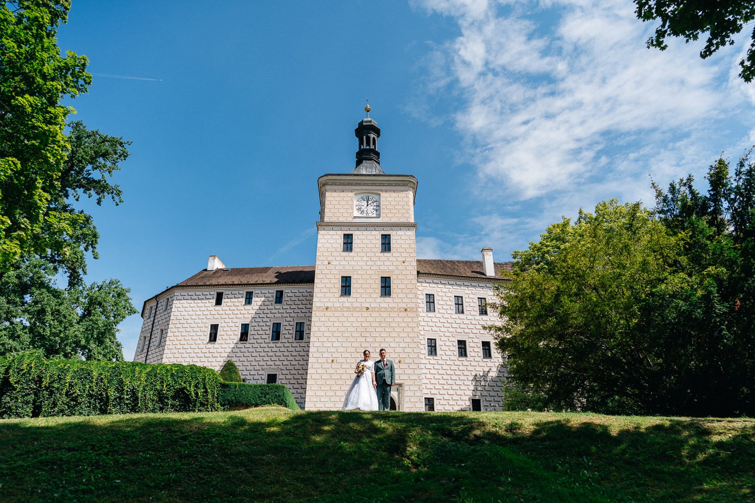 svatba-breznice-zamek-043-romanticke-portrety-park-patrik-Hacha-fotograf.jpg