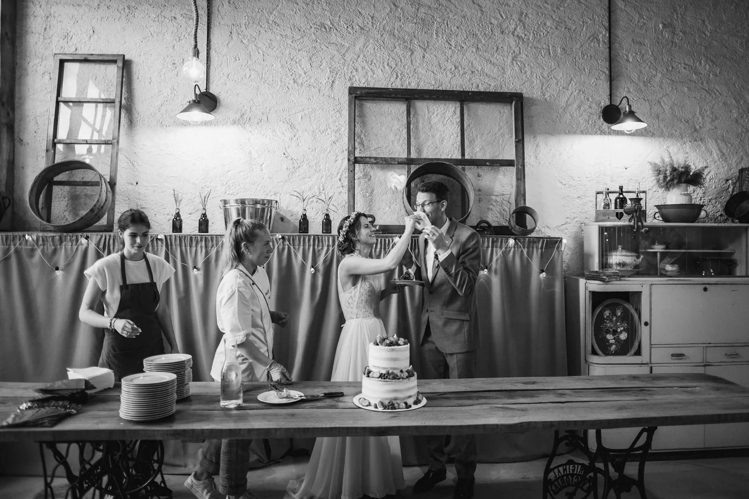svatba-praha-stodola-holyne-2022-fotograf-patrickhacha-prague-wedding92.jpg