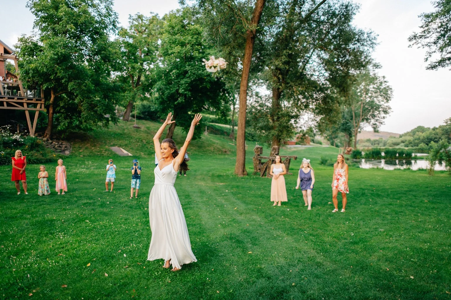 statek-vsetice-svatba-letni-boho-wedding-love-prague-fotograf-patrickhacha-2022122.jpg