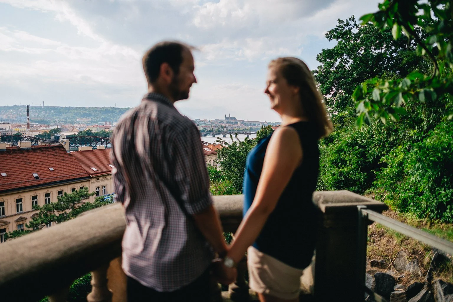parove-foceni-praha-fotograf-couple-vysehrad-patrickhacha-010.jpg