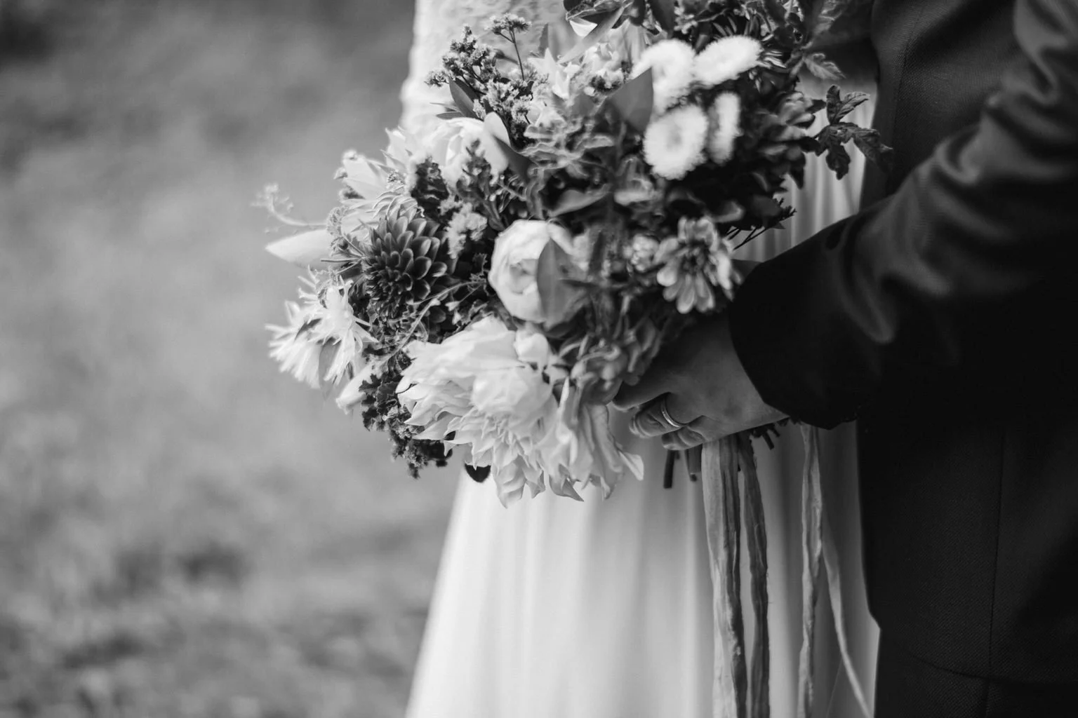 svatba-v-desti-farma-kalhov-fotograf-2022-wedding-prsi-venkovni-patrickhacha59.jpg