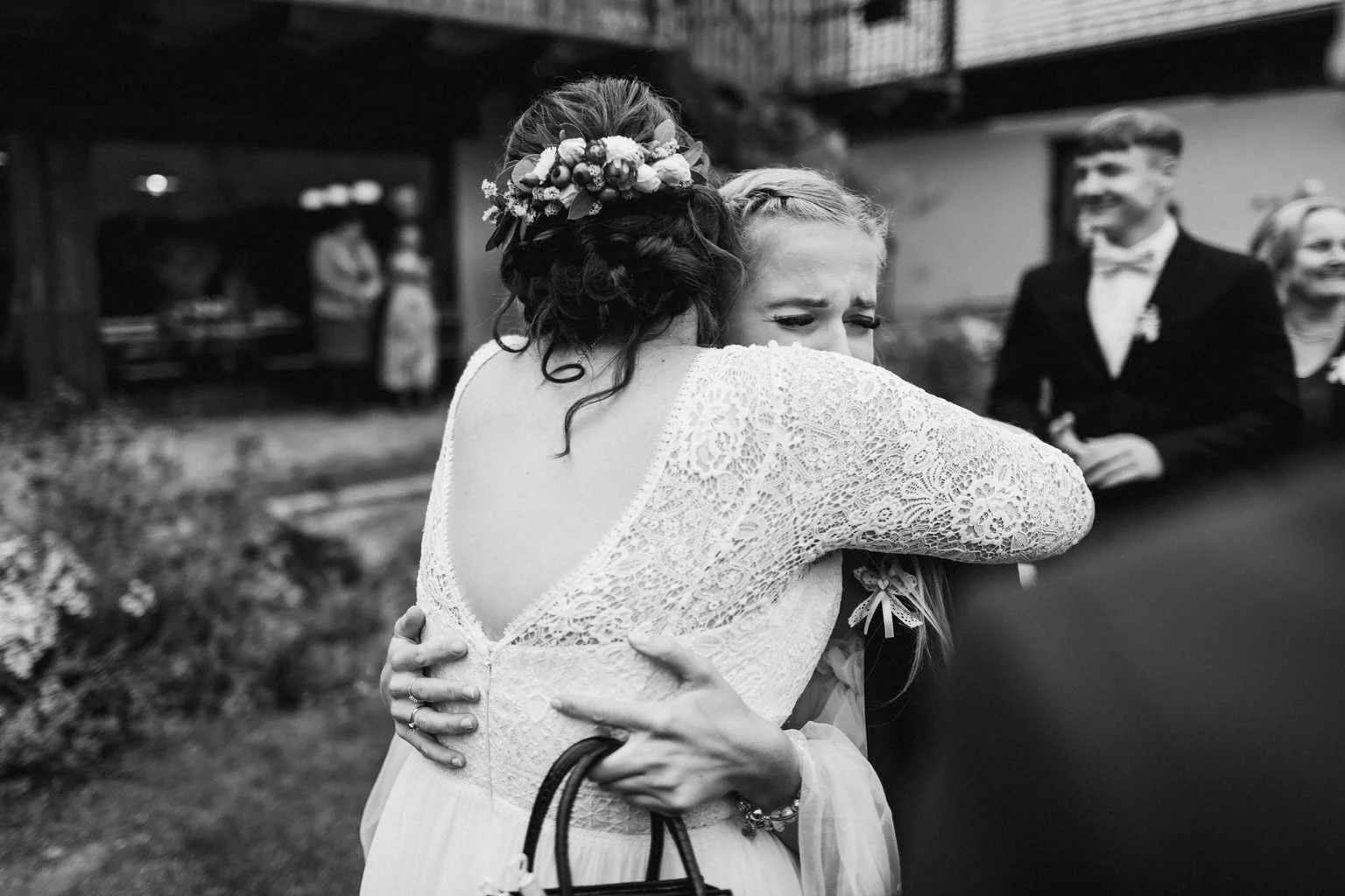svatba-v-desti-farma-kalhov-fotograf-2022-wedding-prsi-venkovni-patrickhacha33.jpg