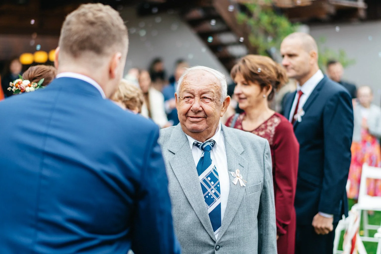 svatba-v-desti-farma-kalhov-fotograf-2022-wedding-prsi-venkovni-patrickhacha30.jpg