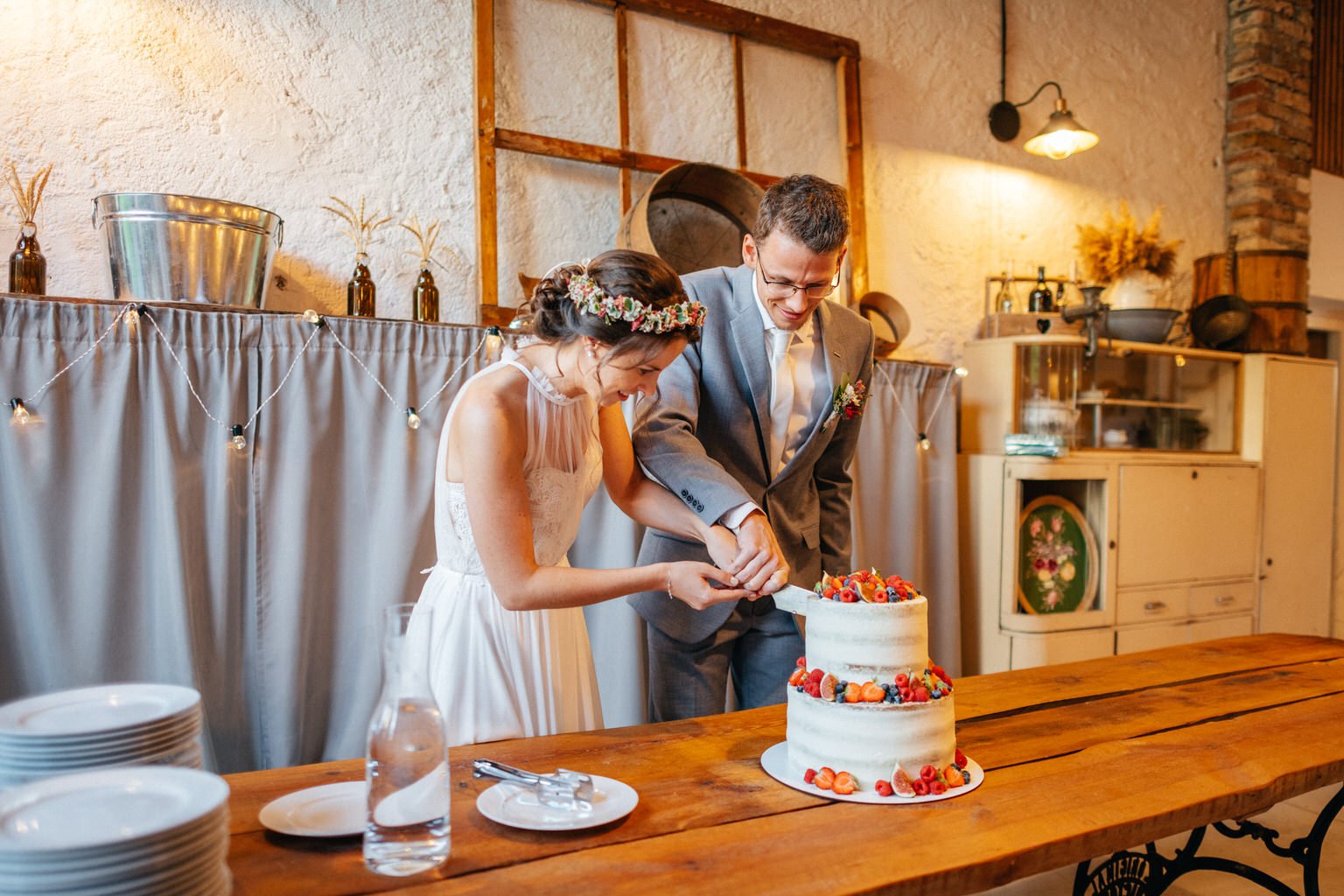 svatba-praha-stodola-holyne-2022-fotograf-patrickhacha-prague-wedding87.jpg