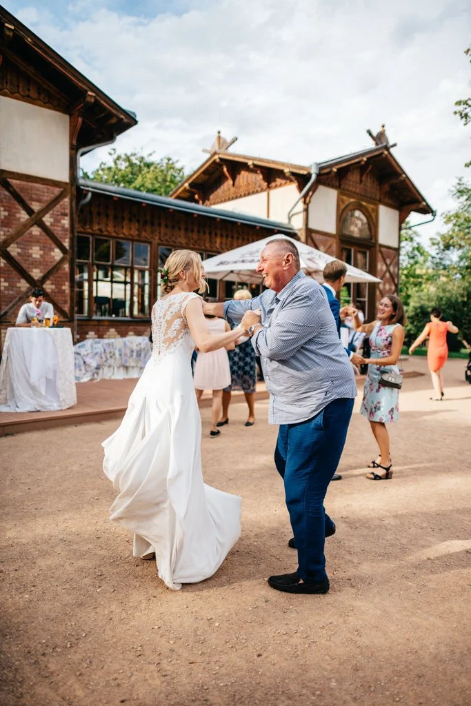 Grebovka-svatba-fotograf-wedding-havlickovy-sady-prague-photographer-summer-vibe-patrickhacha-cervenec-2023-73.jpg