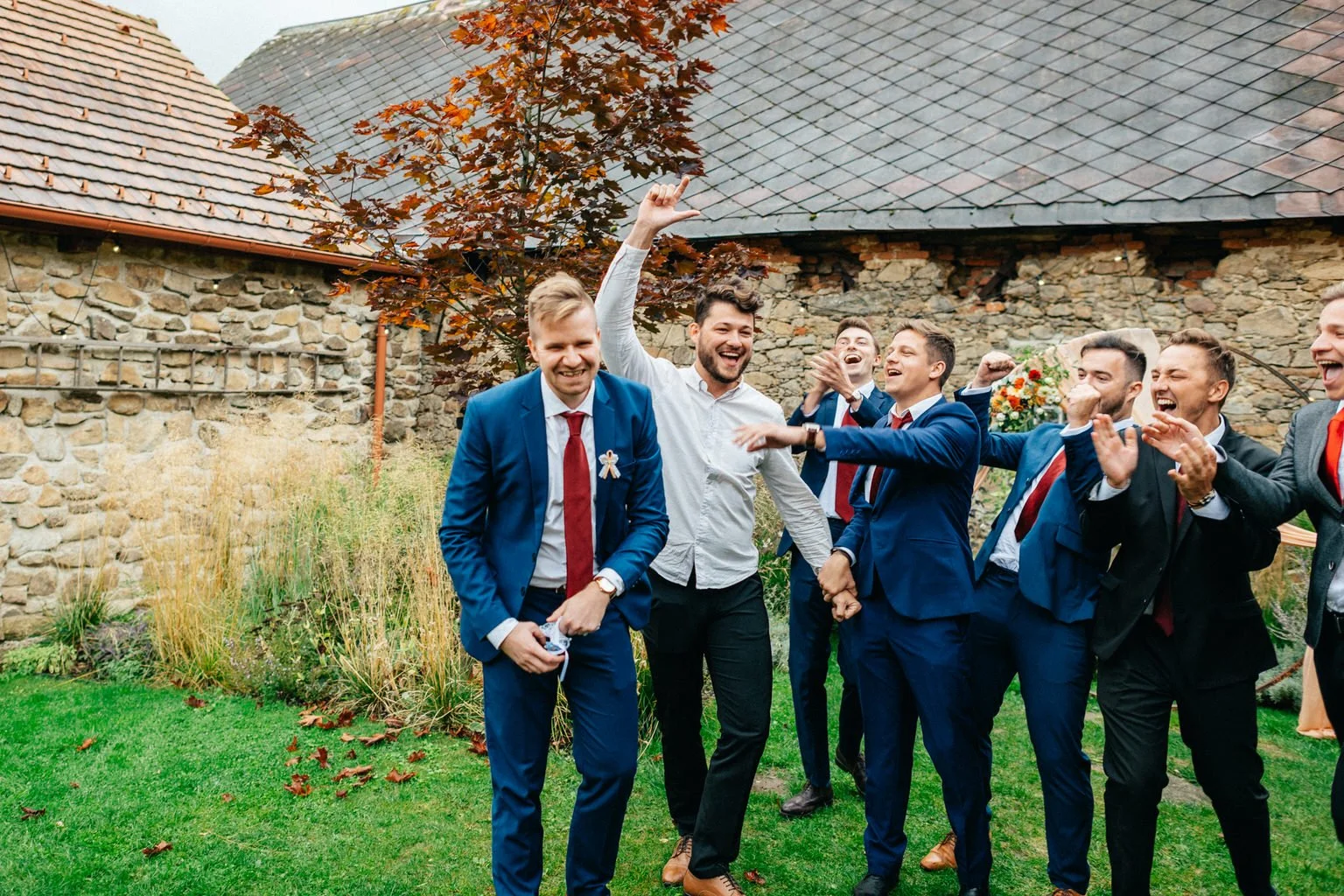 svatba-v-desti-farma-kalhov-fotograf-2022-wedding-prsi-venkovni-patrickhacha86.jpg