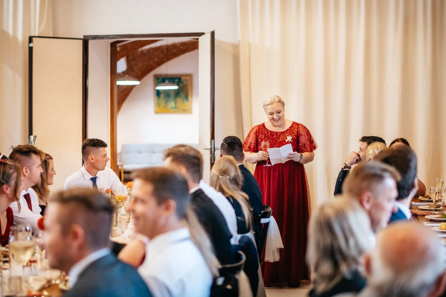 svatba-v-desti-farma-kalhov-fotograf-2022-wedding-prsi-venkovni-patrickhacha53.jpg