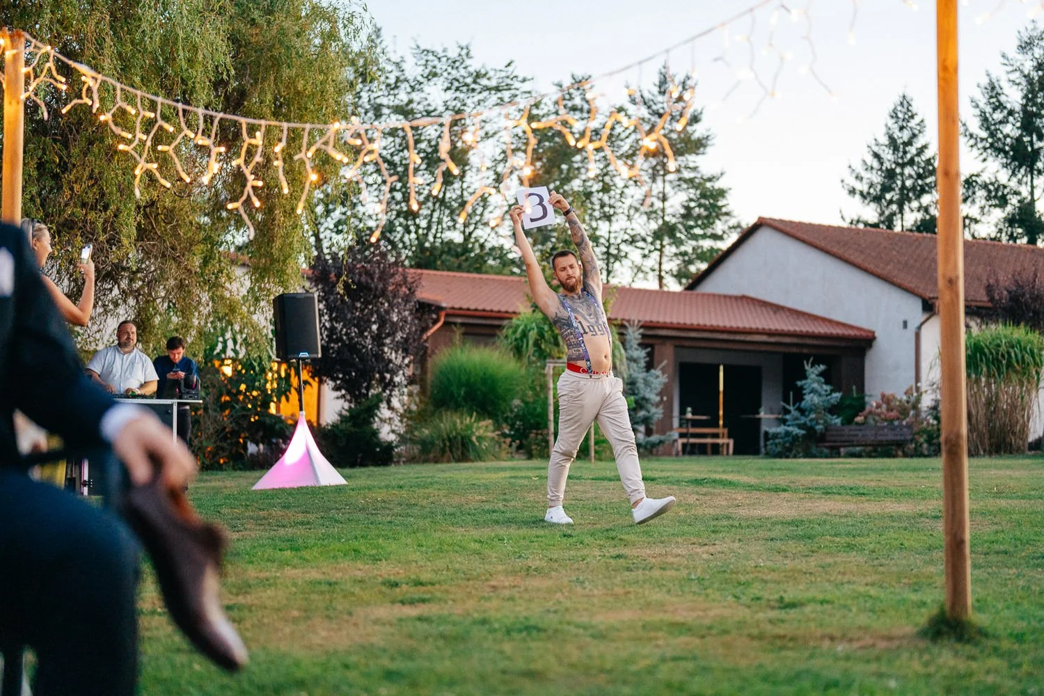 Svatba-statek-u-kaplicky-132-hra-boty-patrik-Hacha-fotograf.jpg