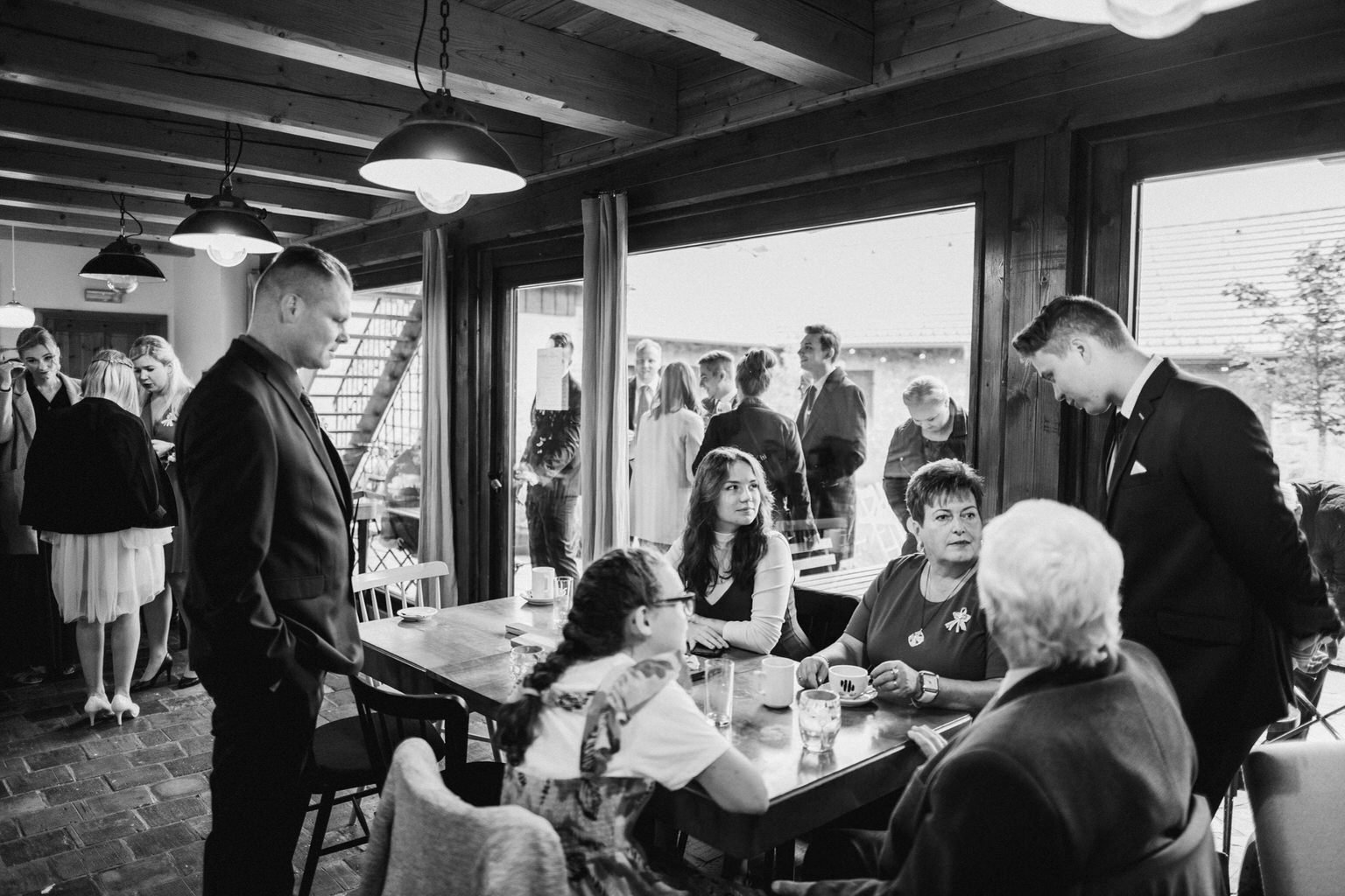 svatba-v-desti-farma-kalhov-fotograf-2022-wedding-prsi-venkovni-patrickhacha14.jpg