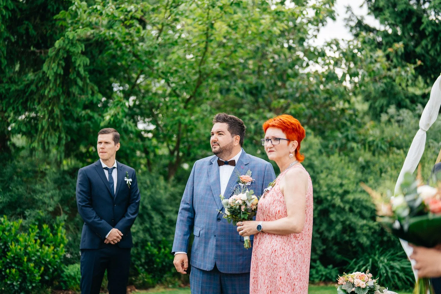 svatba-v-pivovaru-novy-rybnik-019-zenich-v-ocekavani-nevesty-patrik-Hacha-fotograf.jpg