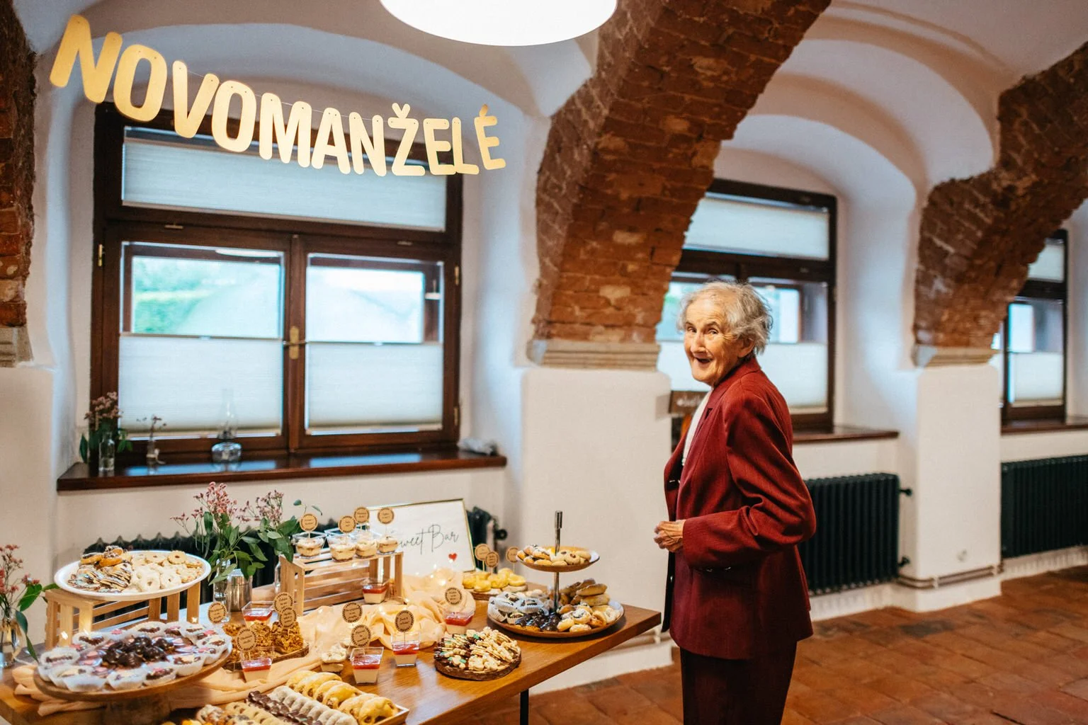 svatba-v-desti-farma-kalhov-fotograf-2022-wedding-prsi-venkovni-patrickhacha9.jpg