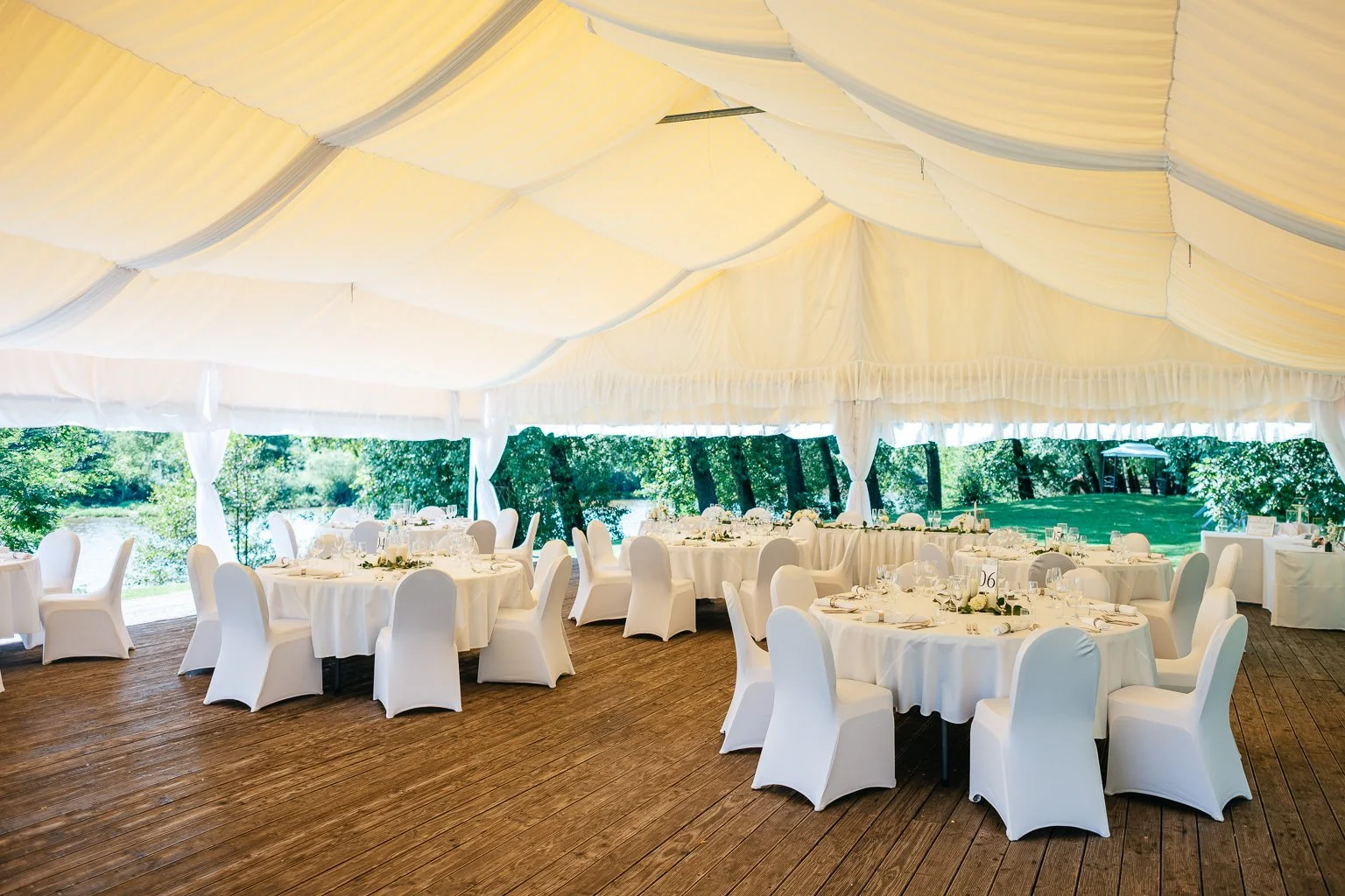 karlstejn-svatba-romanticky-hotel-fotograf-wedding-patrikhacha-062.jpg