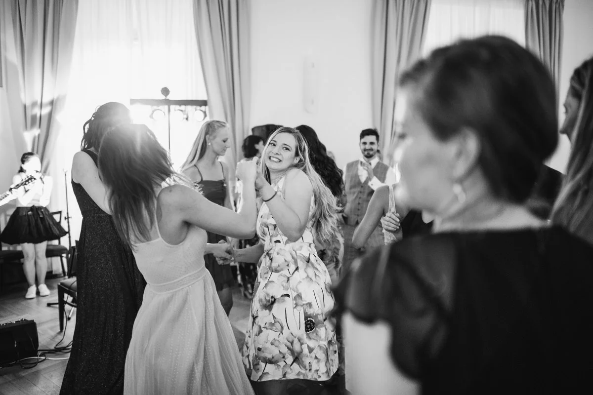 krtiny-kostel-svatba-fotograf-wedding-125.jpg
