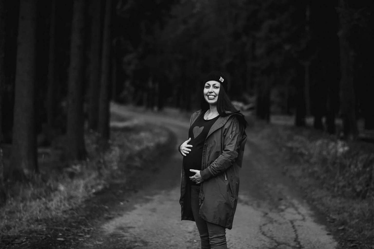 tehotenske-foceni-parove-brdy-prochazka-les-fotograf-couple-patrickhacha-budemetri-015.jpg