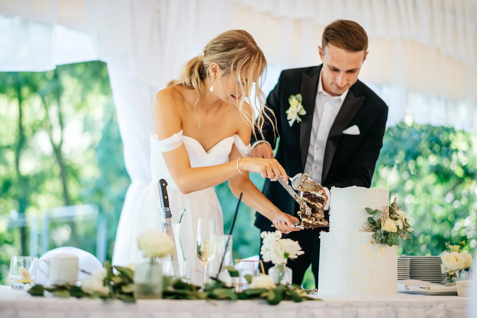 karlstejn-svatba-romanticky-hotel-fotograf-wedding-patrikhacha-093.jpg
