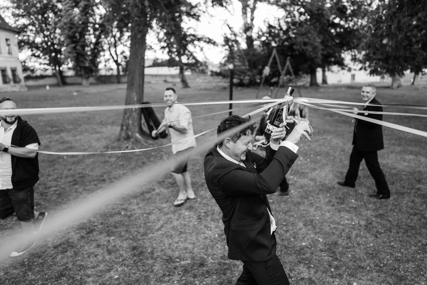 Svatba-pension-smolotel-142-zenich-vypletani-lahve-patrik-Hacha-fotograf.jpg