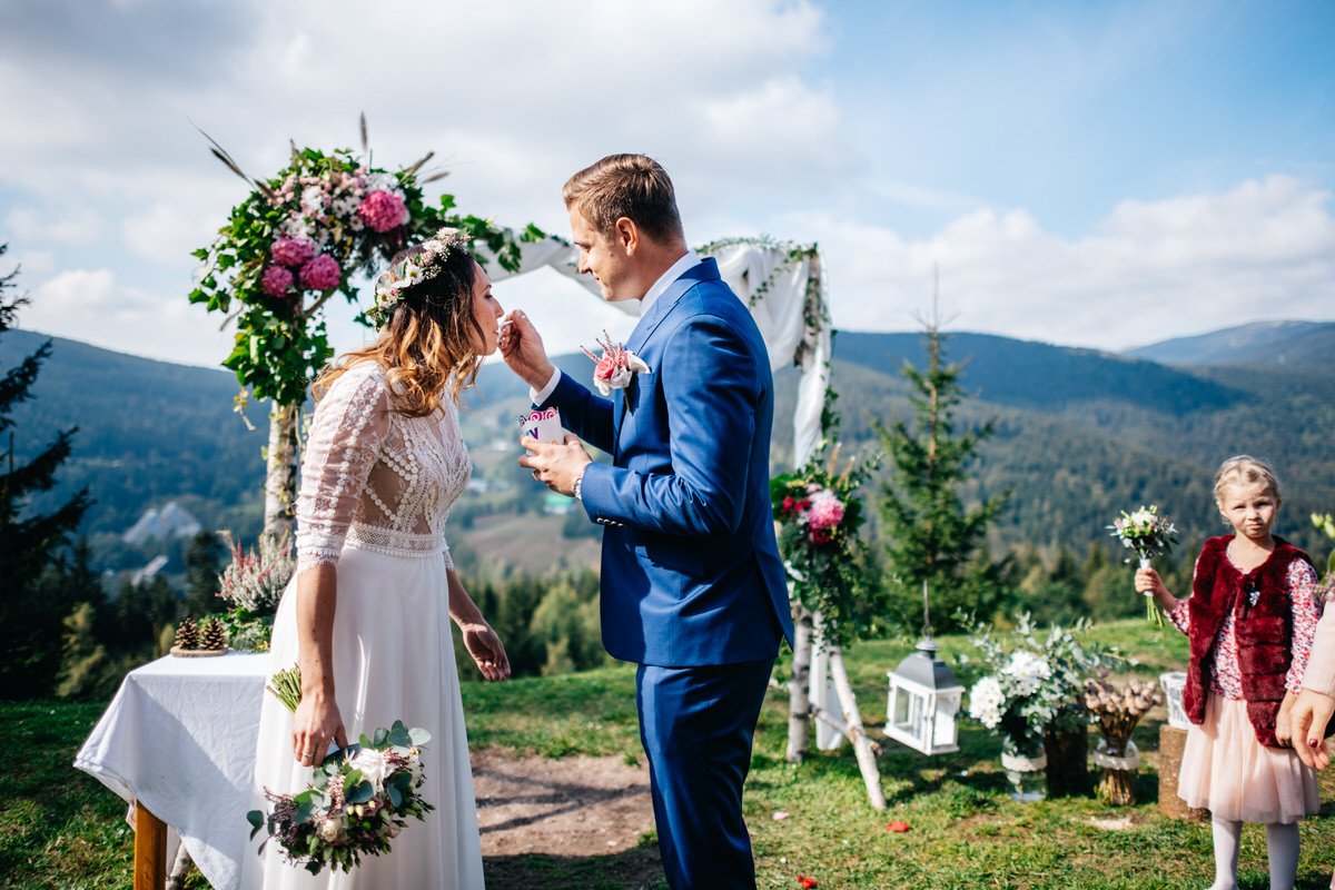 svatba-spindl-wedding-nahorach-hory-krkonose-spindleruvmlyn-horalka-priroda-hory-v-lese-049.jpg