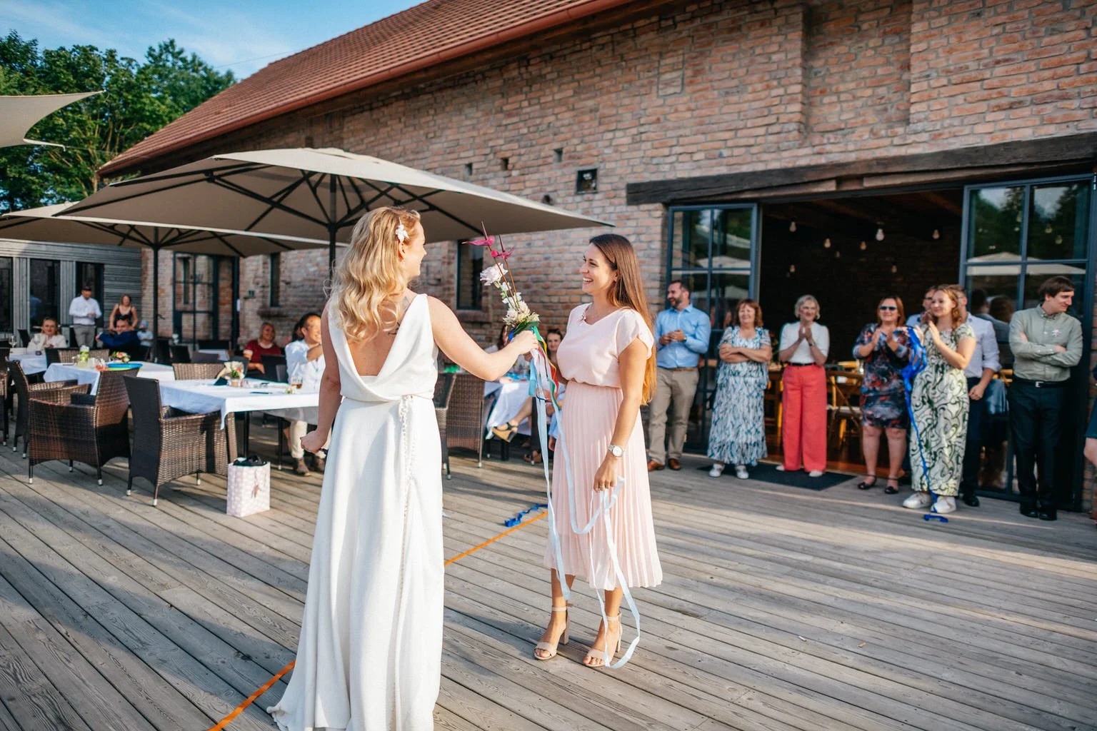 svatba-mlyn-na-dobry-vode-praha-wedding-prague-photographer-fotograf-2022-venkonvi82.jpg
