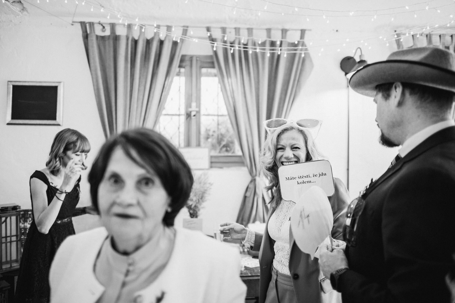 svatba-praha-stodola-holyne-2022-fotograf-patrickhacha-prague-wedding78.jpg