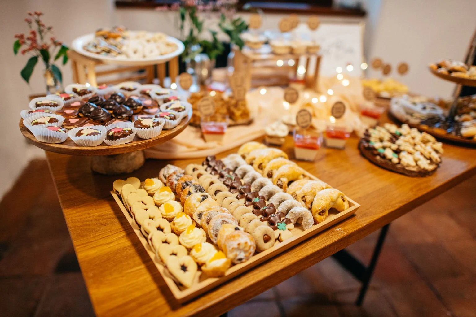 svatba-v-desti-farma-kalhov-fotograf-2022-wedding-prsi-venkovni-patrickhacha10.jpg