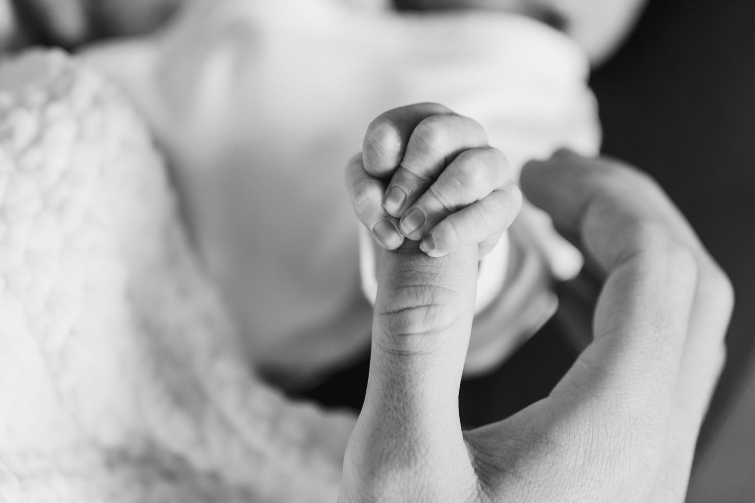 rodinne-foceni-prague-family-patrickhacha-2022-newborn-boy-kluk-rodina-patrickhacha8.jpg