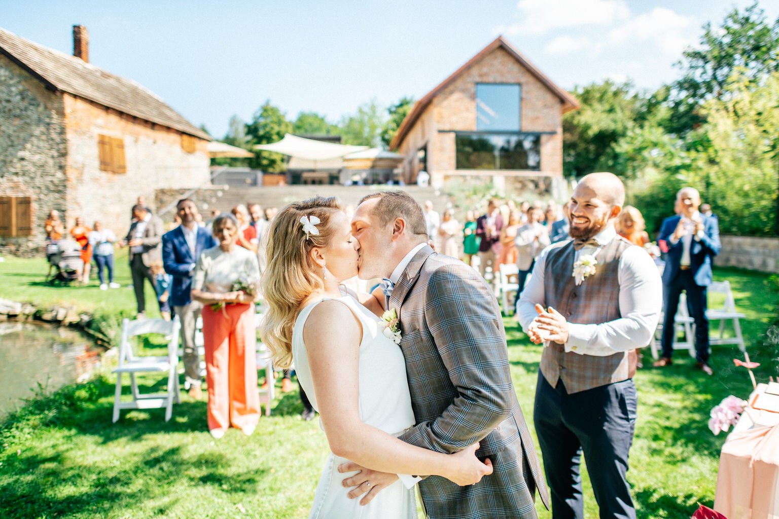svatba-mlyn-na-dobry-vode-praha-wedding-prague-photographer-fotograf-2022-venkonvi26.jpg