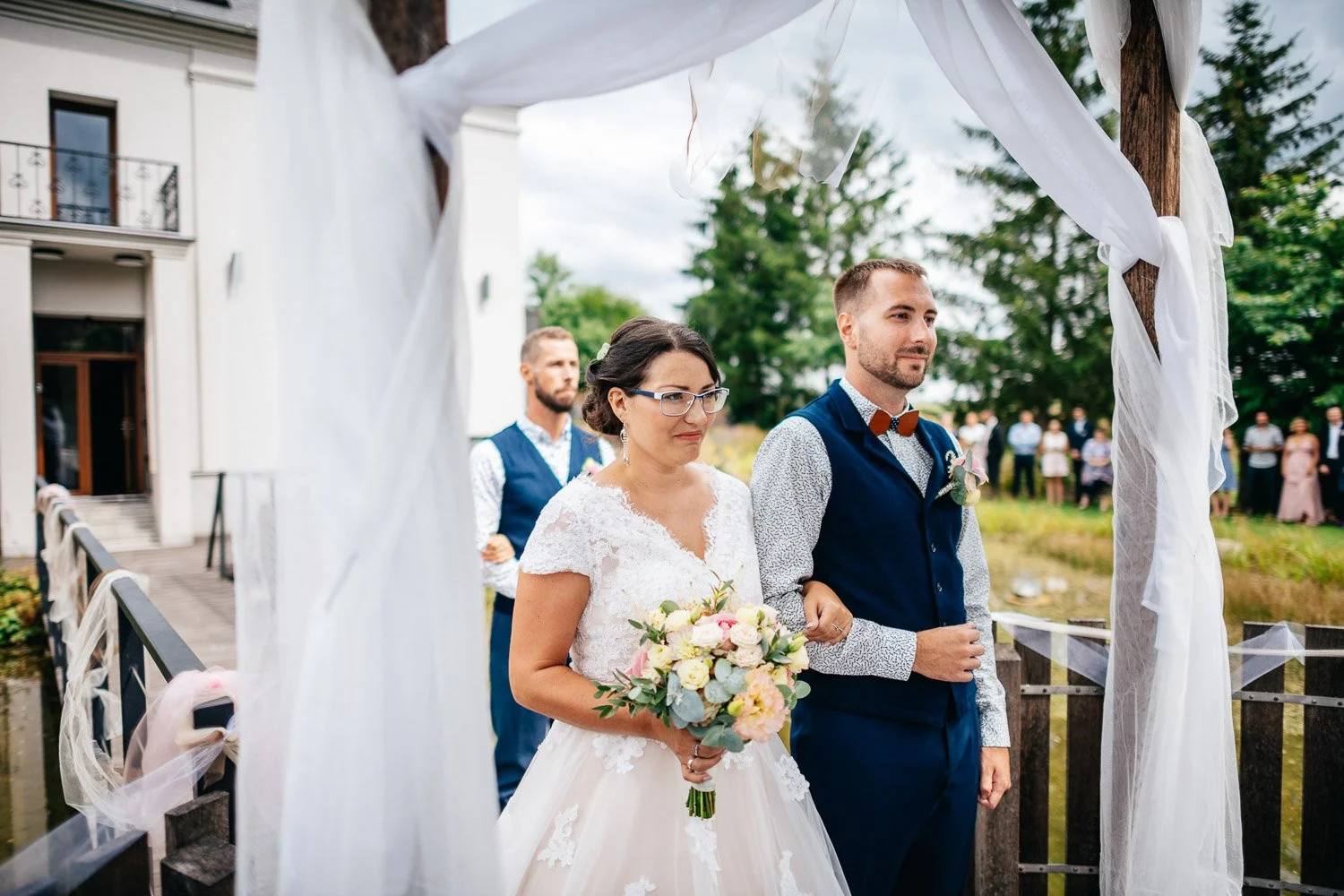 svatba-na-mole-novy-rybnik-pribram-019-molo-obrad-zenich-nevesta-patrik-Hacha-fotograf.jpg