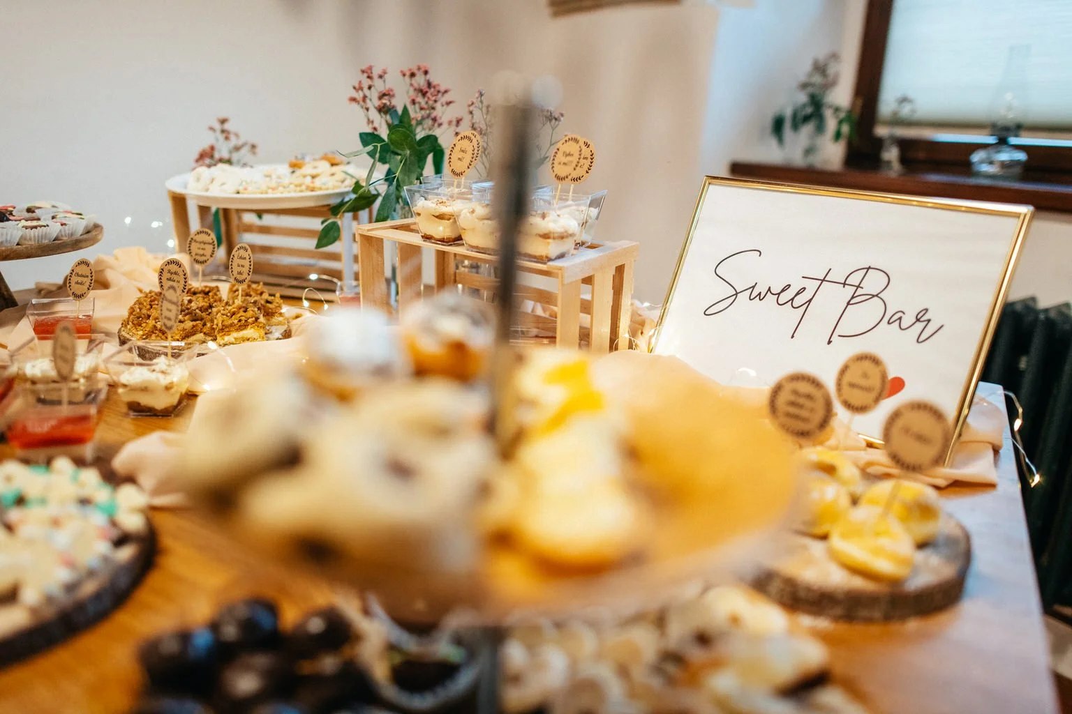 svatba-v-desti-farma-kalhov-fotograf-2022-wedding-prsi-venkovni-patrickhacha11.jpg