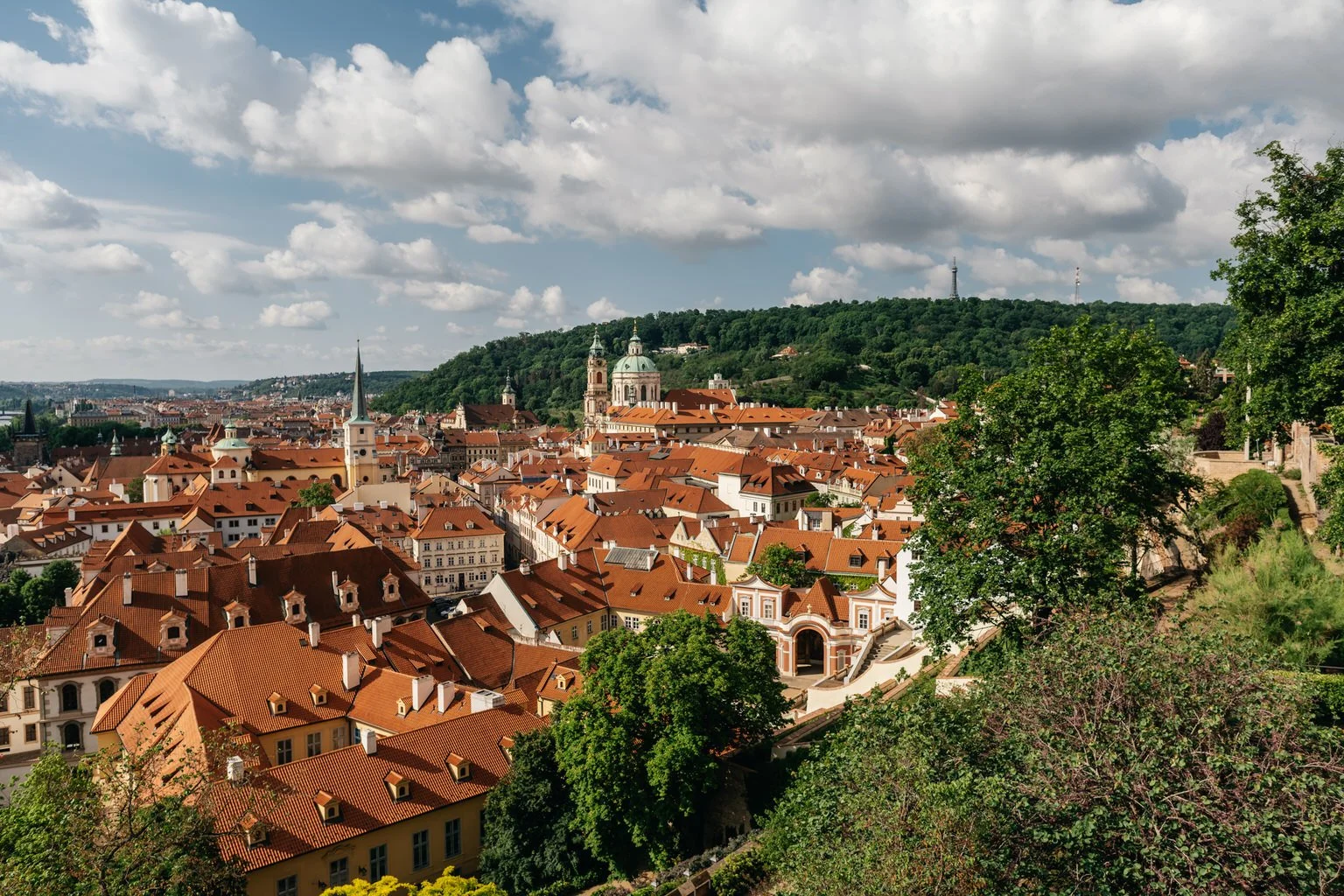 Prague-couple-shooting-old-prague-nikon-predsvatebni-foceni-fotograf-photographer-patrickhacha8.jpg