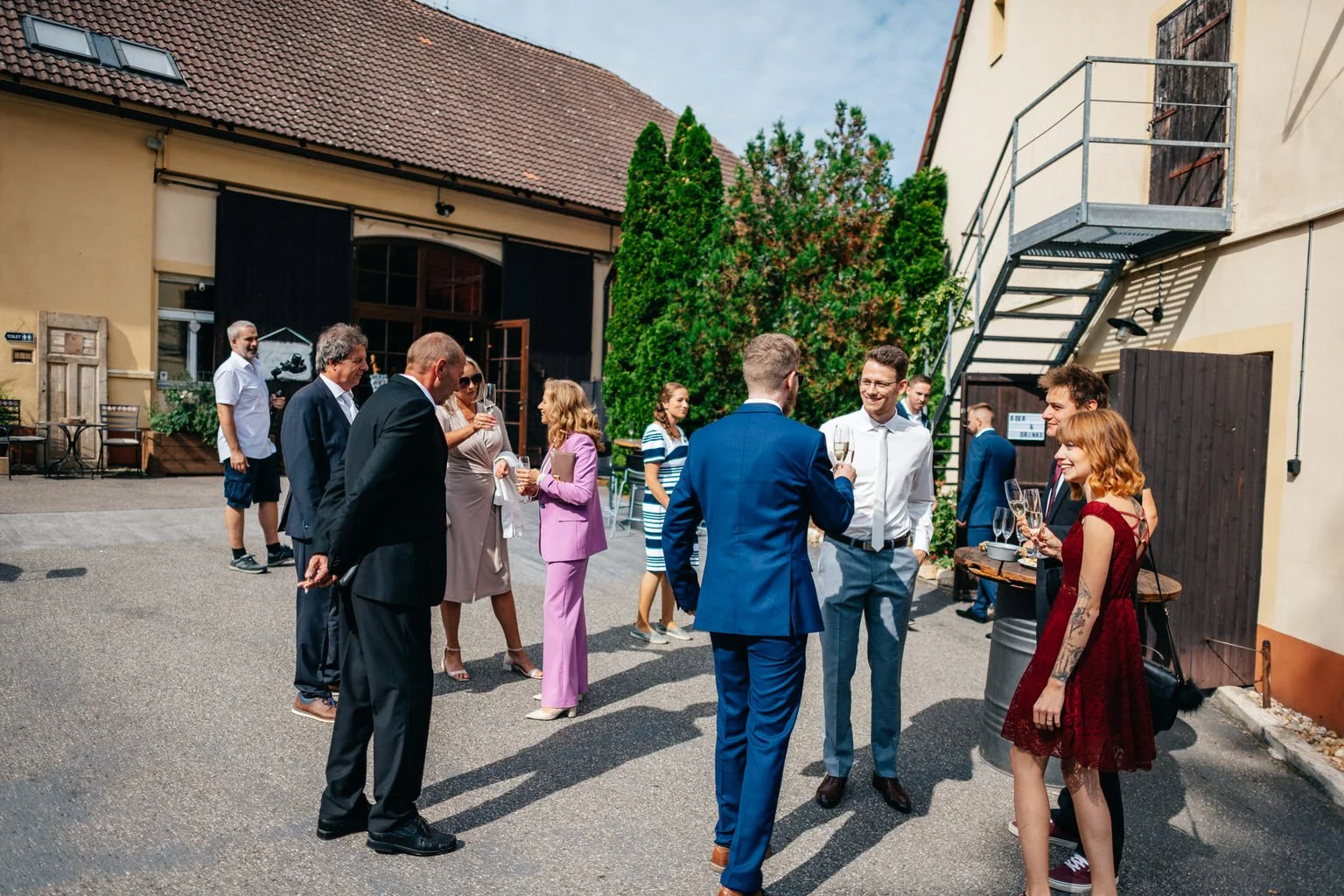 svatba-praha-stodola-holyne-2022-fotograf-patrickhacha-prague-wedding20.jpg