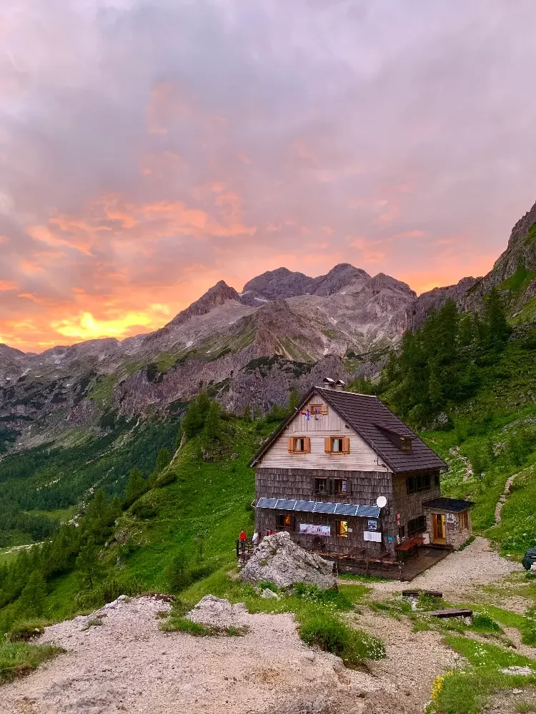slovenia-backpacking-womens-trip-15.webp