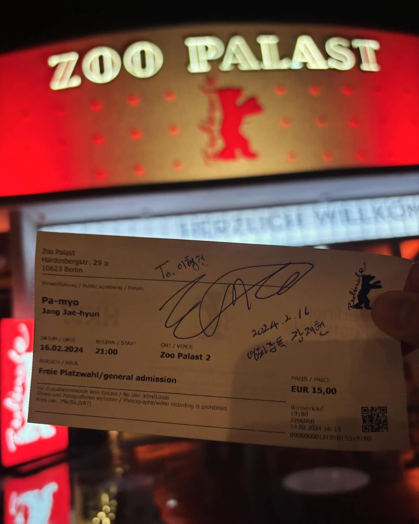Ich hatte gestern Abend die Gelegenheit bei der Weltpremie von &ldquo;Pa-Myo&rdquo; in Anwesenheit von Regisseur Jang Jae-Hyun dabei zu sein!

&ldquo;Pa-Myo&rdquo; verfolgt eine Gruppe von Schamanen und Bestattern, die einem generations&uuml;bergreif