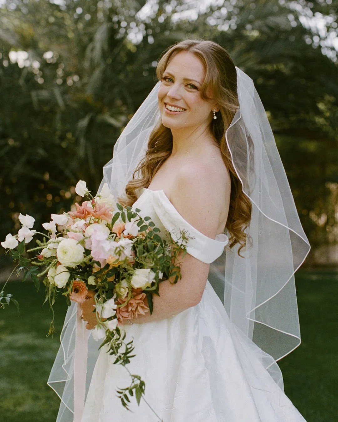 Ethereal vibes only from this bride 🌸 Taupe &amp; blush florals are a dreamy combo we didn't know we needed⁣
⁣
Photo: @erinwiesephoto ⁣
Planner: @concept.create.celebrate ⁣
Florist: @theflowerboyco ⁣
Second Photographer: @paigenelsonphoto ⁣
Dress: @