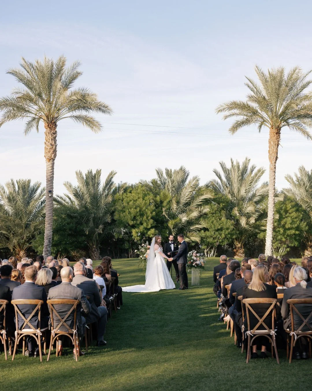 Favorite details? It's hard to pick between the wildly wonderful florals or the sweet furbaby sitting up front 👀🐾⁣
⁣
Photo: @erinwiesephoto ⁣
Planner: @concept.create.celebrate ⁣
Florist: @theflowerboyco ⁣
Second Photographer: @paigenelsonphoto