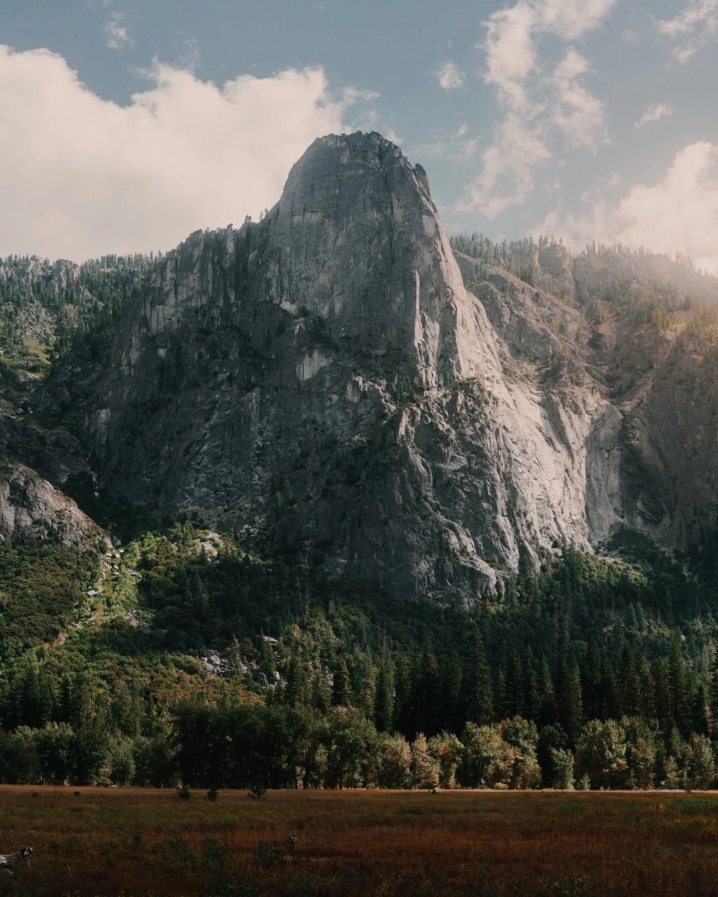 Couldn&rsquo;t decide on how to post this gorgeous landscape view at Yosemite so here&rsquo;s like 6 different ways to frame a landscape image (bonus: the last two images are from the same image, just zoomed! Sony resolution bb)