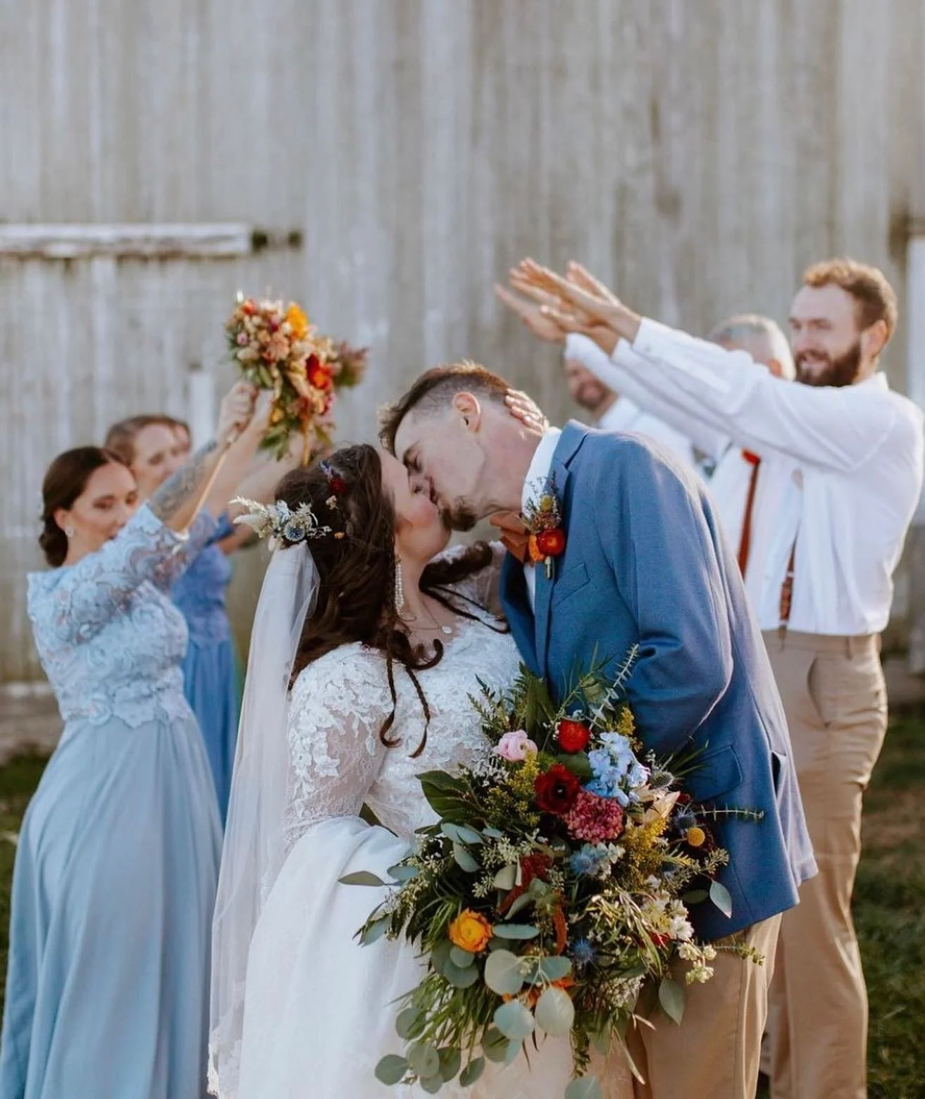 ⏩WILDFLOWER BEFORE &amp; AFTER⏩

📷: @kadiecottlephoto 
💐: @ciderpresslane 

&bull;
&bull;
&bull;
#floralpreservation #pressedflowers #pressedbouquet #bouquetpreservation #bringnatureinside #preservedflowers #kcartist #kansascityfloraldesign #flower