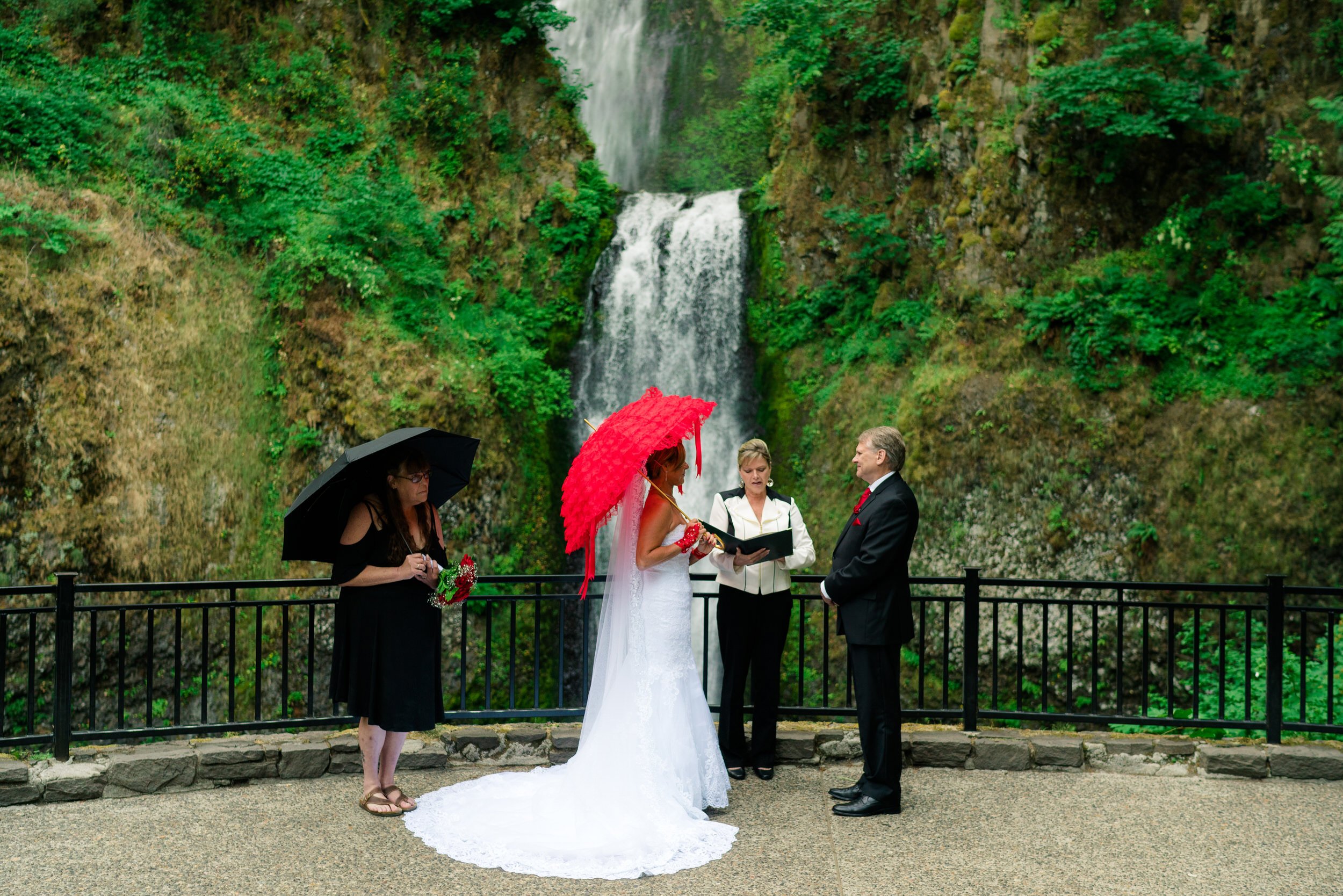 Multnomah-Falls-Destination-Wedding-1.jpg