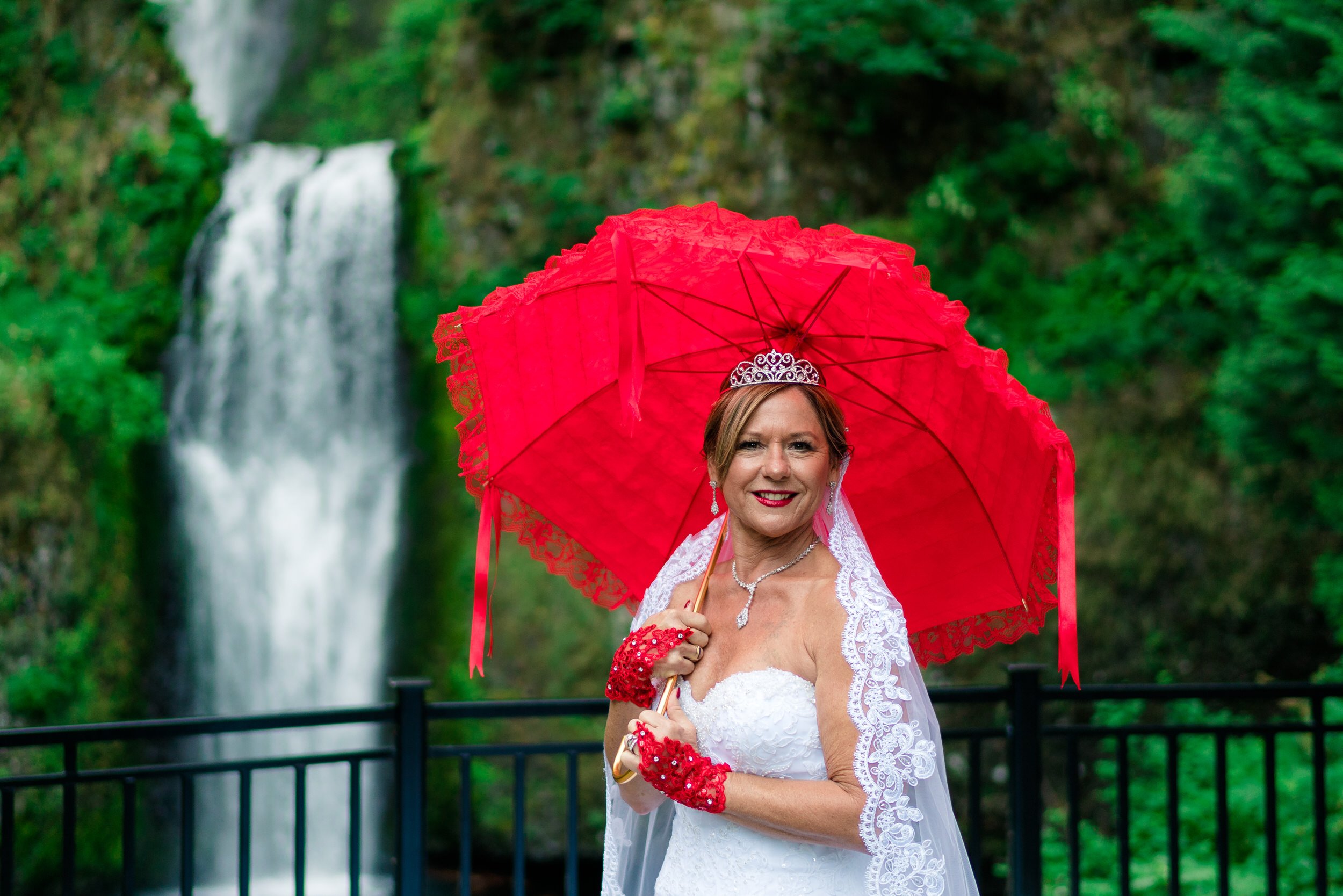 Multnomah-Falls-Wedding-Photographer-2.jpg