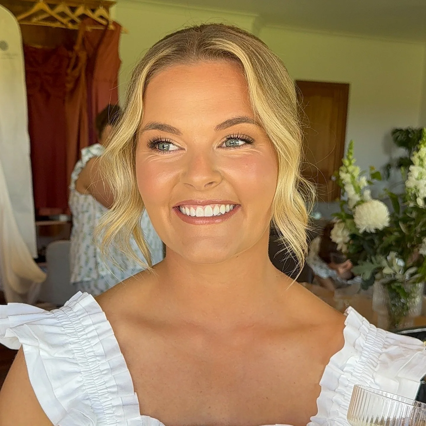 A moment for Bride ✨@hayleypouw ✨ I&rsquo;ve never had a bride shed a tear looking in the mirror at the finished makeup result before. Hayley - you were a dream 🥹 Thank you so much for having me 🤍 

Congratulations again🥂 

Some products used: 
@e