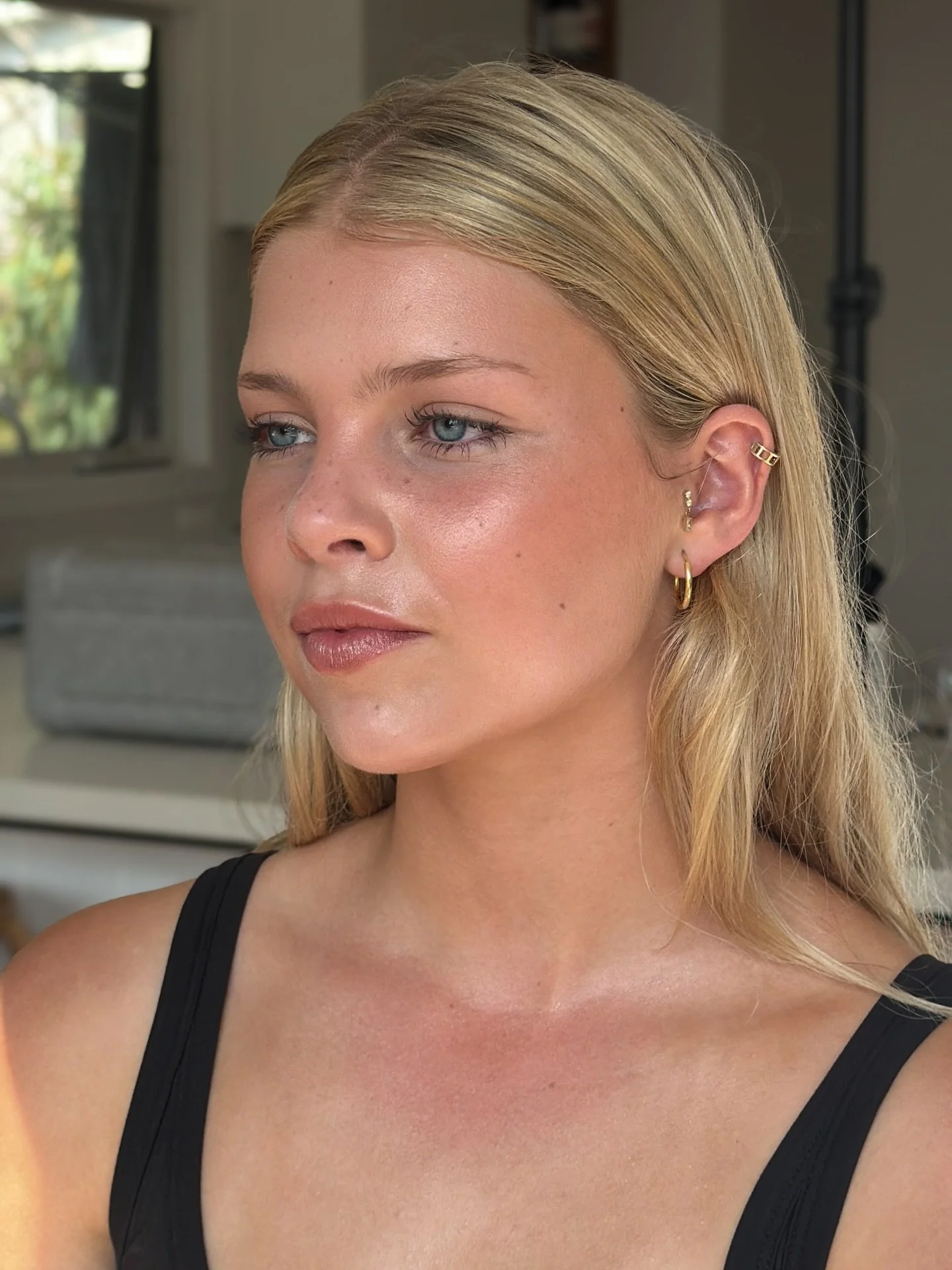 shoot for the stars @gretanealll ✨ loved watching you work @alexandraphillipsphotography 🤩

Skin
@taniellejai Bronzour 
@rhode Sleepy Girl 
@natashadenona Hyglam Concealer 
@byterryofficial setting powder 
@hourglasscosmetics Deer Palette 

Eyes
@mc