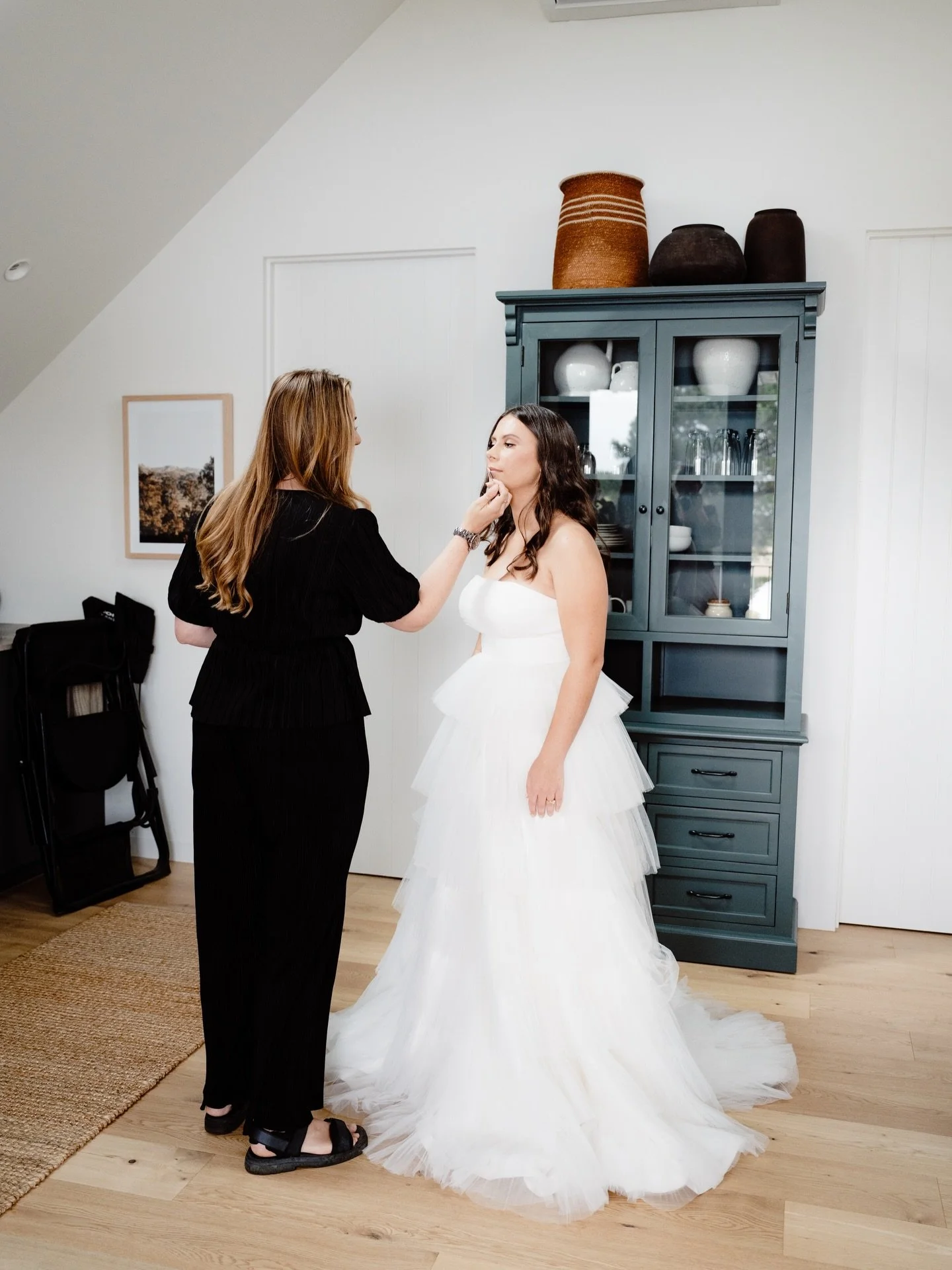 In love with these photos by @kelseyrenaephotography 🤍 

Planner &amp; Stylist @mellyraincreative
Venue @dallahchapel
Photo @kelseyrenaephotography
Video @downtheroad_weddings
Content @bymaycontent
Florist @lovesophiefloral
Marquee &amp; Furniture @